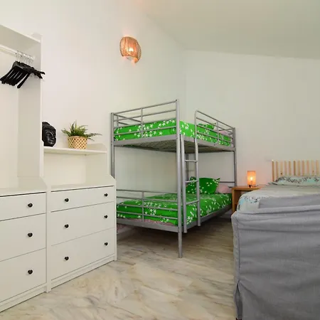 The Safe Point Residential Castillo 度假居 *